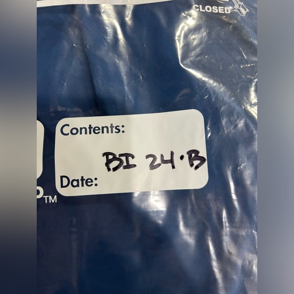 Saucony Women's M Medium Outpace 5" Shorts Indigo Blue NWT Pockets Lightweight - Picture 14 of 14